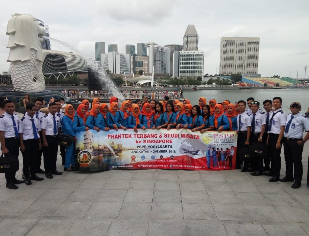 staff penerbangan studi wisata ke singapore