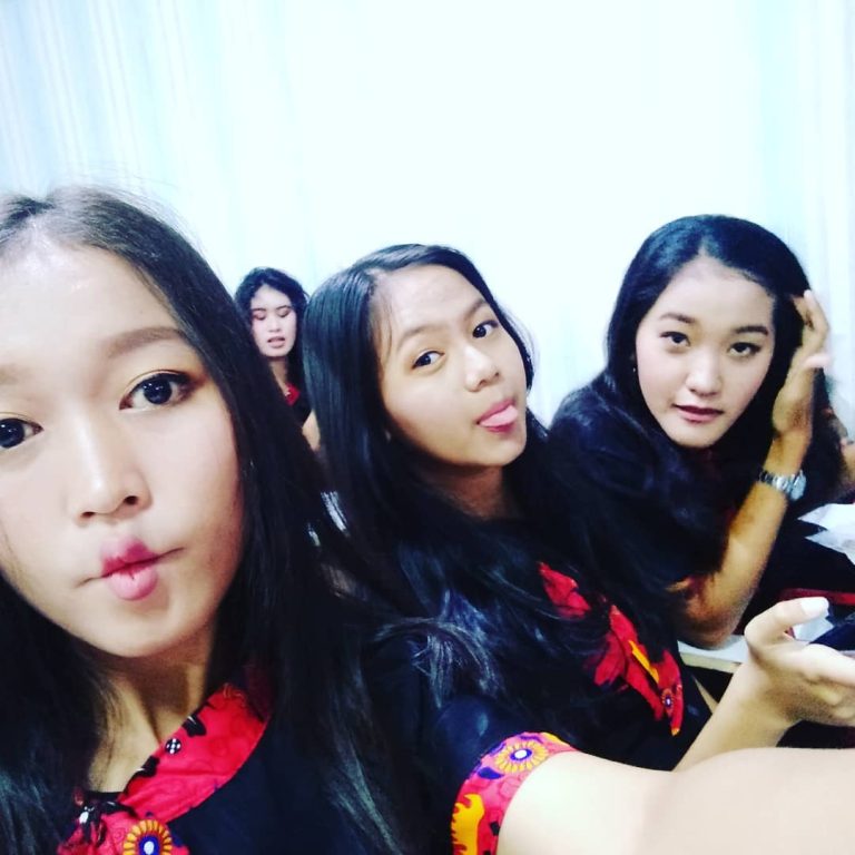 Jadi Pramugari Butuh Penampilan Yang Menarik