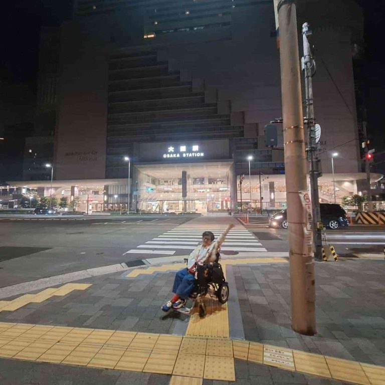 Kehidupan Malam Osaka: Dari Bandara Kansai ke Umedaholic Hotel
