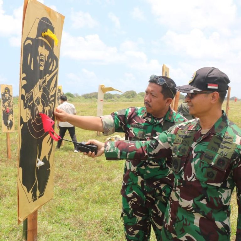 Pilot dan Baku Helikopter Caracal TNI AU Lakukan Latihan Serangan